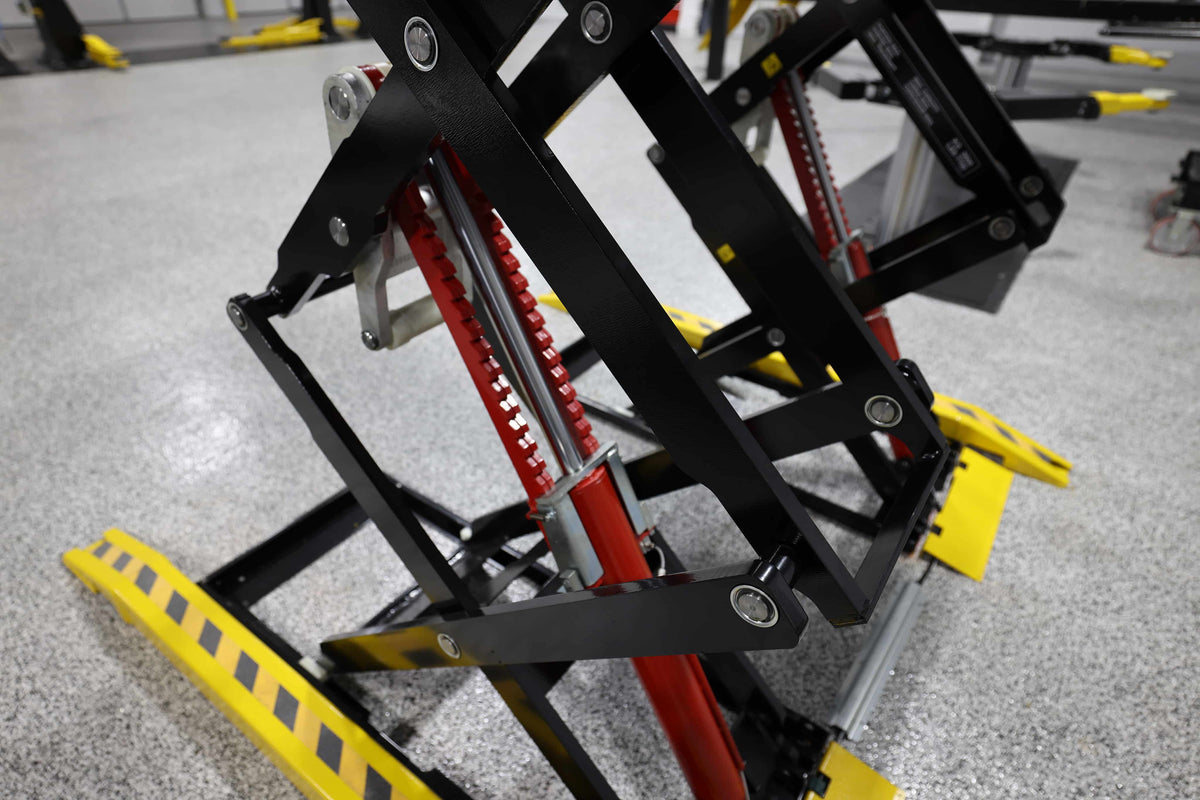 Challenger DX77 Series 7,700 lb Scissor Lift — image 5